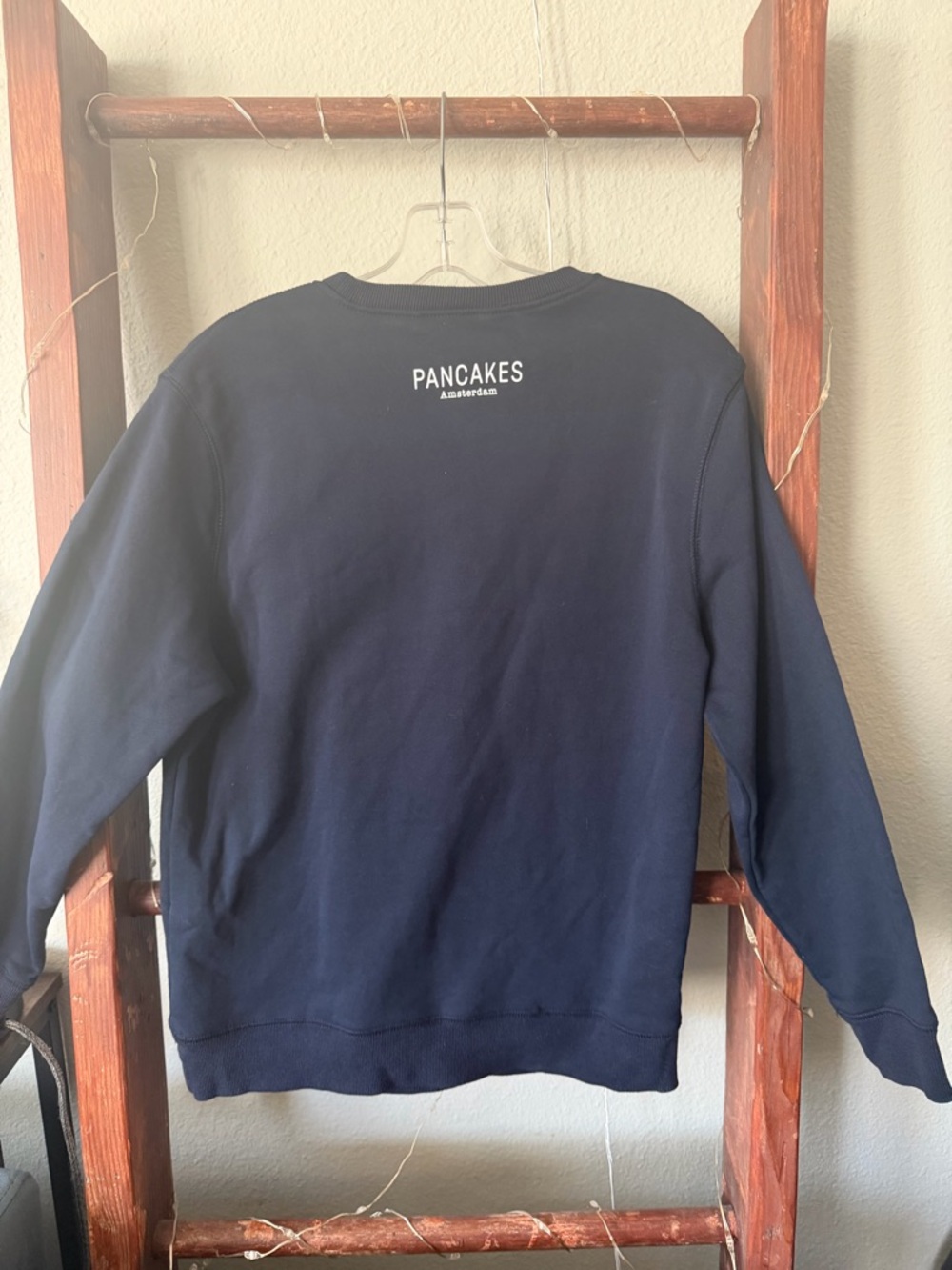AMSTERDAM DUTCH QUOTE: RARE Women's Navy Crewneck Sweatshirt with White Graphic - Picture 3 of 5